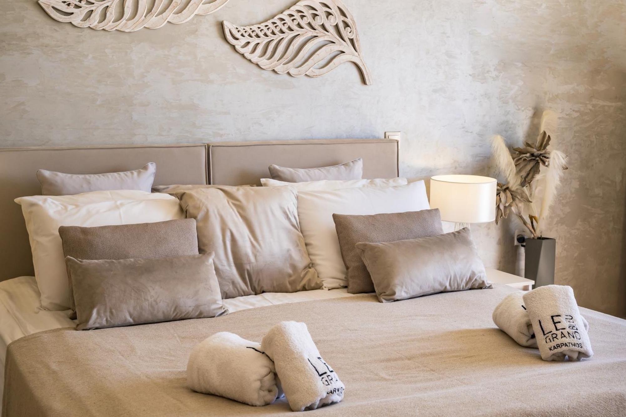 Le Grand Bleu Studios & Apartments Lefkos  Bagian luar foto
