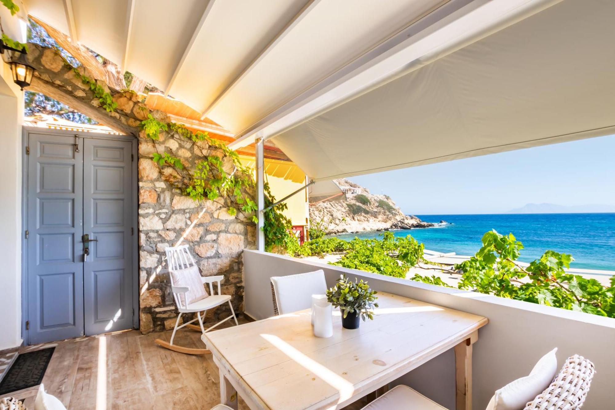 Le Grand Bleu Studios & Apartments Lefkos  Bagian luar foto
